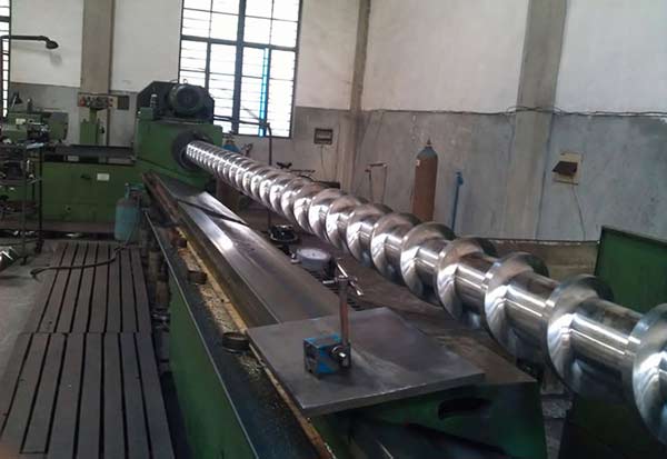 冷拉圓鋼配套冷拉扁鋼加工過程現(xiàn)場